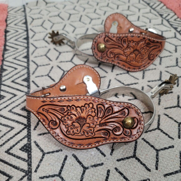 FLORAL & SILVER ADJUSTABLE BUCKLE COWBOY SPURS - Picture 2 of 16